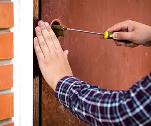 Lock Locksmith Tech Arlington, TX 817-357-4862 - garage-door-locks