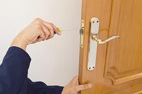 Lock Locksmith Tech Arlington, TX 817-357-4862 - lock-changing
